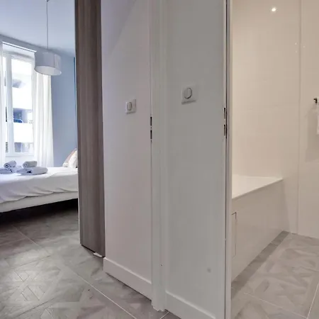 Modern 3-br In Center 5 Minutes From Palais And Beache *
